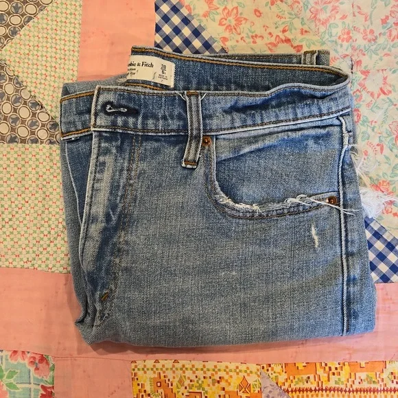Abercrombie Classic Fit Mom High Rise Jeans | Size 28 - Picture 2 of 6